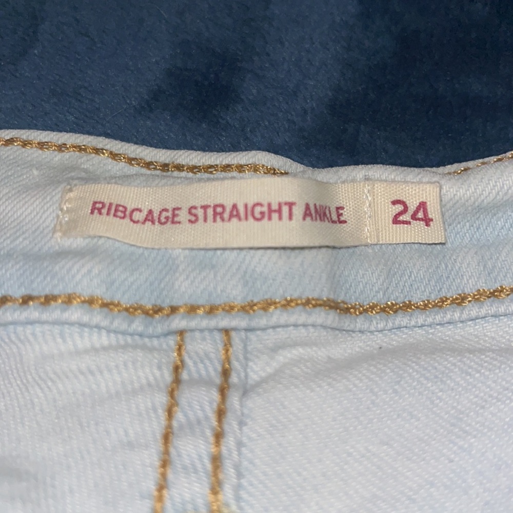 High Wasted Levi’s 🩵 - Picture 11 of 13